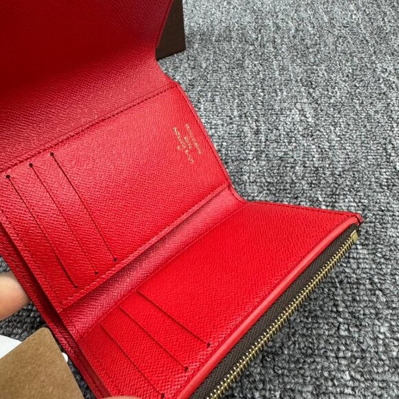 Louis Vuitton Leather Wallet 385-041025 - Picture 11 of 11